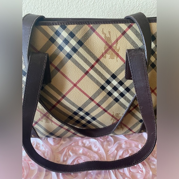 Burberry tote w zipper - Picture 4 of 8